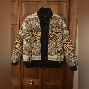 Topshop Women’s Cute Sz 6 Black, White, and Gold Chain Patterned Puffer Jacket